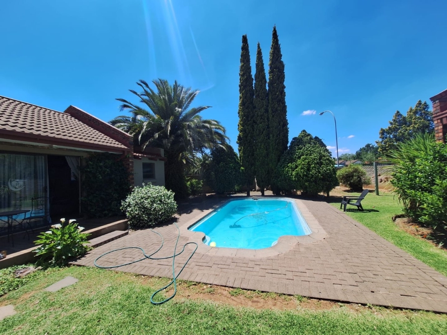 12 Bedroom Property for Sale in Pellissier Free State
